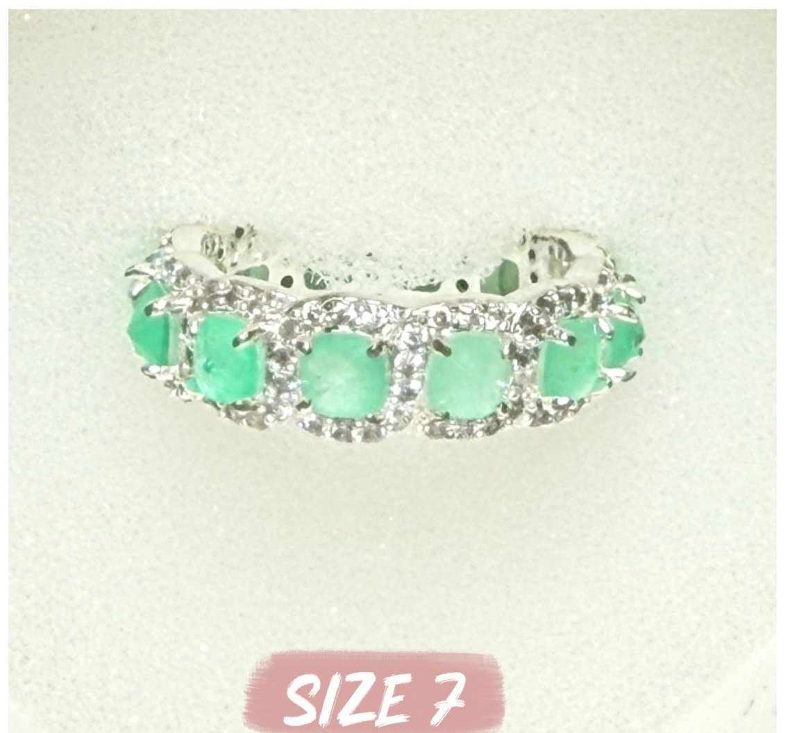 A Resort Staple - Size 7 - Resort Wear